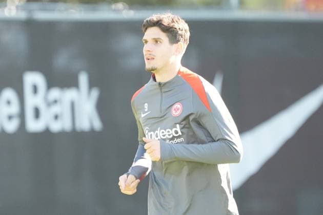 Igor Matanovic Eintracht Frankfurt, 09 arrives late for training and warms up individually Frankfurt 23 10 2024 Eintracht Frankfurt final training session before the Europa League against Riga, Deutsche Bank Park, UEFA Europa League