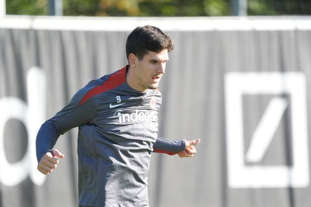 Igor Matanovic Eintracht Frankfurt, 09 arrives late for training and warms up individually Frankfurt 23 10 2024 Eintracht Frankfurt final training session before the Europa League against Riga, Deutsche Bank Park, UEFA Europa League