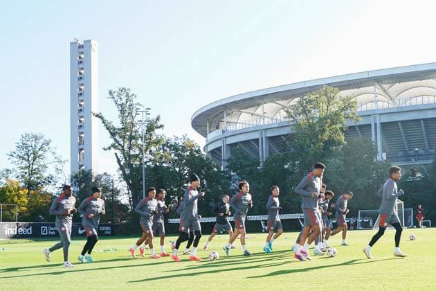 Eintracht Frankfurt team warm up MAX Frankfurt 23 10 2024 Eintracht Frankfurt final training before the Europa League against Riga, Deutsche Bank Park, UEFA Europa League