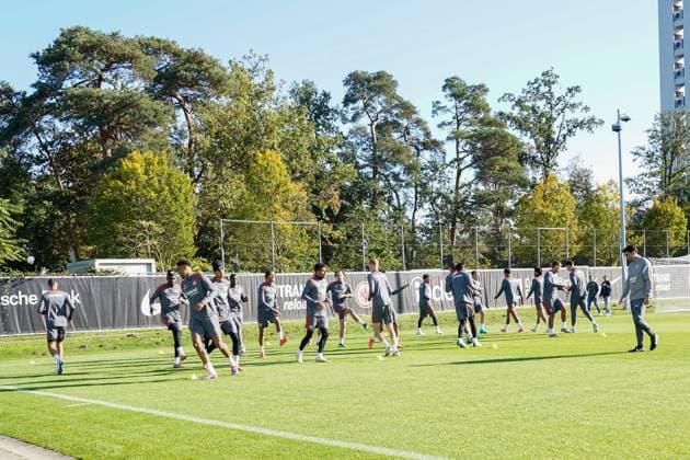 Eintracht Frankfurt team warm up MAX Frankfurt 23 10 2024 Eintracht Frankfurt final training before the Europa League against Riga, Deutsche Bank Park, UEFA Europa League