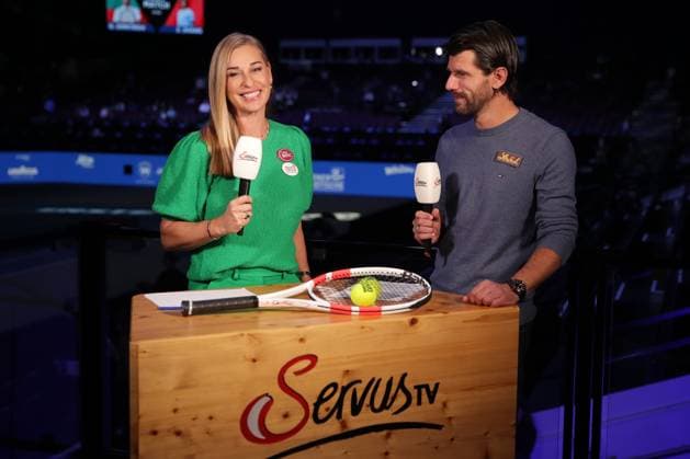 TENNIS - ATP, Tennis Herren Erste Bank Open VIENNA,AUSTRIA,23.OCT.24 - TENNIS - ATP World Tour, Erste Bank Open. Image shows co-presenter Barbara Schett-Eagle and co-presenter Juergen Melzer (Servus TV).  GEPAxpictures xWalterxLuger