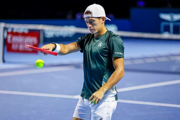 Sebastian Baez ARG , Tennis, Swiss Indoors ATP World Tour 500 , 1 16 Finals Singles, 2024, Felix Auger Aliassime CAN vs Sebastian Baez ARG , 23 10 2024, St Jakobshalle, Basel, Switzerland Basel St Jakobshalle BS Switzerland Copyright: xGrantxHubbsx