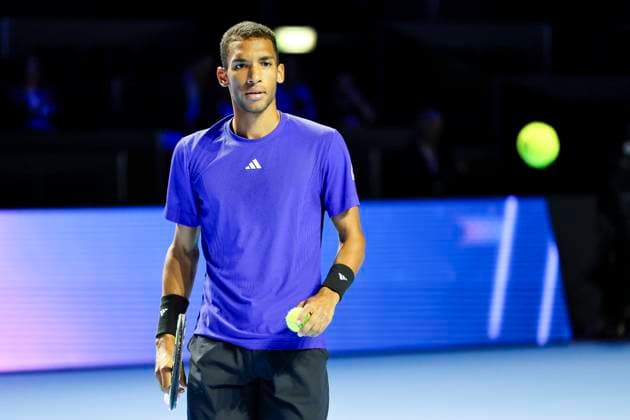 Felix Auger Aliassime CAN , Tennis, Swiss Indoors ATP World Tour 500 , 1 16 Finals Singles, 2024, Felix Auger Aliassime CAN vs Sebastian Baez ARG , 23 10 2024, St Jakobshalle, Basel, Switzerland Basel St Jakobshalle BS Switzerland Copyright: xGrantxHubbsx