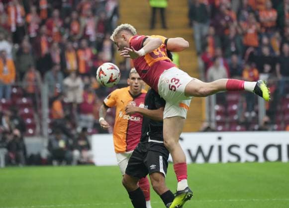 Baris Alper Yilmaz (53) of Galatasaray and Ahmed Qasem of Elfsborg during the UEFA Europa League 2024 25 League Phase MD3 match between Galatasaray A.S. and IF Elfsborg at Rams Park on October 23, 2024 in Istanbul, Turkey. Istanbul Turkey Copyright: xSeskimphotox Gsaray_Elfsborg_231024 (84)