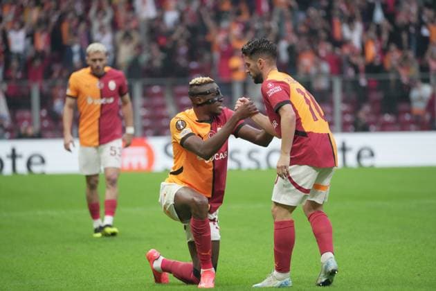Victor Osimhen (L) and Yunus Akgun (R) of Galatasaray during the UEFA Europa League 2024 25 League Phase MD3 match between Galatasaray A.S. and IF Elfsborg at Rams Park on October 23, 2024 in Istanbul, Turkey. Istanbul Turkey Copyright: xSeskimphotox Gsaray_Elfsborg_231024 (95)