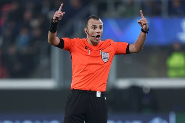 Referee Irfan Peljto gives instructions Atalanta v Celtic, UEFA Champions League, Group Stage, Football, Gewiss Stadium, Bergamo, Italy, 23 Oct 2024 EDITORIAL USE ONLY No use with unauthorised audio, video, data, fixture lists, club league logos or live services. Online in-match use limited to 120 images, no video emulation. No use in betting, games or single club league player publications.  Copyright: xMarcoxCanoniero Shutterstockx 14801628af