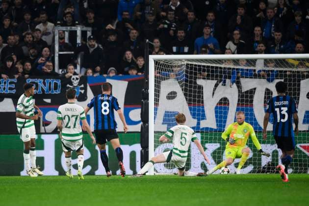 Atalanta BC v Celtic FC - UEFA Champions League Kasper Schmeichel of Celtic FC makes a save on Mario Pasalic of Atalanta BC during the UEFA Champions League 2024 25 league phase football match between Atalanta BC and Celtic FC. Bergamo Italy Copyright: xNicolòxCampox