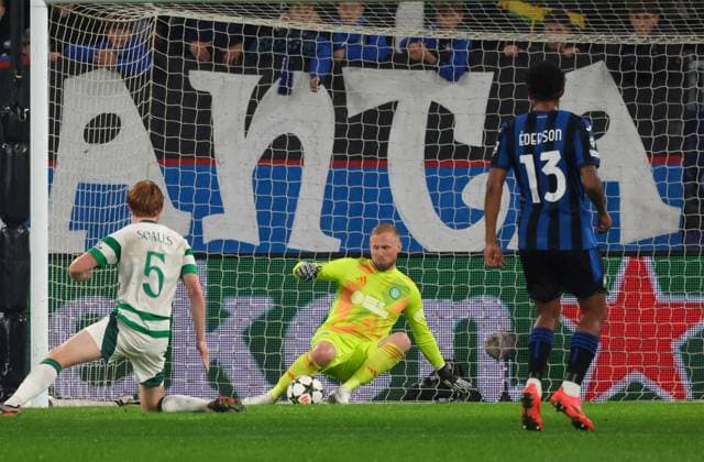 Champions League 2024 25 incontro di calcio tra Atalanta BC vs Celtic FC Durante la partita di Champions League 23 10 2024 Incontro di calcio tra Atalanta BC vs Celtic FC allo stadio Gewiss di Bergamo In foto: Kasper Schmeichel of Celtic FC BERGAMO Stadio Gewiss Bergamo ITALIA Copyright: xFABIOxSASSOxFabioxSassox 0A4A2265