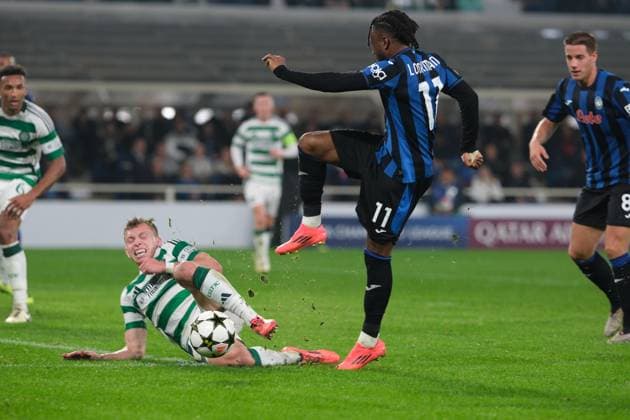 Ademola Lookman of Atalanta BC 1907 in action during the UEFA Champions League 2024 2025 League Phase MD3 football match between Atalanta BC and Celtic FC at Gewiss Stadium on October 23, 2024, Bergamo, Italy.  Copyright: xRobertoxTommasini IPAxSportx xipx xx IPA_50883574 IPA_Agency_IPA50883574