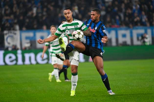 23rd October 2024; Gewiss Stadium, Bergamo, Italy, UEFA Champions League Football, Atalanta versus Celtic; (L-R) Adam Idah of Celtic FC challenged by Isak Hien of Atalanta BC  ActionPlus12706531 BestxImages