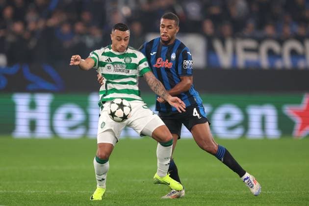 Bergamo, Italy, 23rd October 2024. Adam Idah of Celtic shields the ball from Isak Hien of Atalanta during the UEFA Champions League match at Stadio di Bergamo, Bergamo. Picture credit should read: Jonathan Moscrop Sportimage EDITORIAL USE ONLY. No use with unauthorised audio, video, data, fixture lists, club league logos or live services. Online in-match use limited to 120 images, no video emulation. No use in betting, games or single club league player publications. SPI-3389-0007