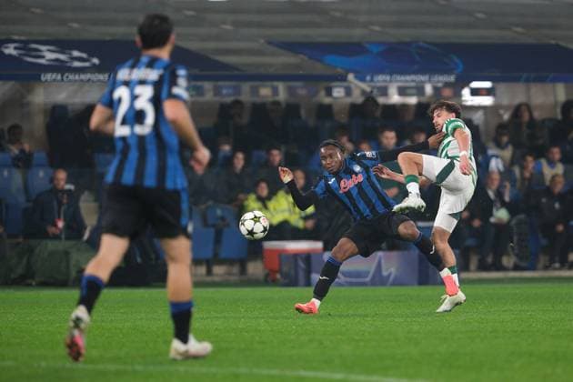 CALCIO - UEFA Champions League - Atalanta BC vs Celtic Ademola Lookman of Atalanta BC 1907 in action during the UEFA Champions League 2024 2025 League Phase MD3 football match between Atalanta BC and Celtic FC at Gewiss Stadium on October 23, 2024, Bergamo, Italy. Bergamo Italy  Copyright: xIPAxSport ABACAx