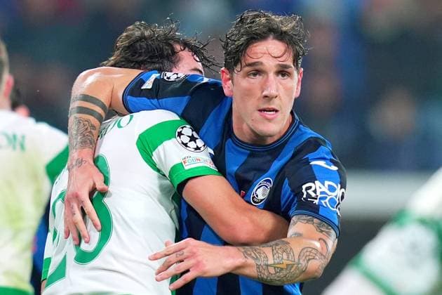 Atalanta s Nicolo Zaniolo fight for the ball with Celtic s Paulo Bernardo during the Uefa Champions League soccer match between Atalanta BC and Celtic FC at Gewiss Stadium in Bergamo, north Italy - Wednesday , October 23 , 2024. - Soccer .  Copyright: xSpada LaPressex