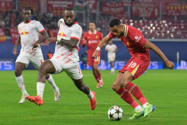 GER, Saxony, Leipzig, Champions League RB Leipzig vs Liverpool FC, CHL, UCL, Matchday, Season 2024 2025, RB Arena, f l in picture Amadou Haidara RB Leipzig 08 , Lutsharel Geertruida RB Leipzig 03 , Cody Gakpo FC Liverpool 09 , duel, action, fight, fights for the ball, 23 10 2024, Copyright: HMBxMedia UwexKoch