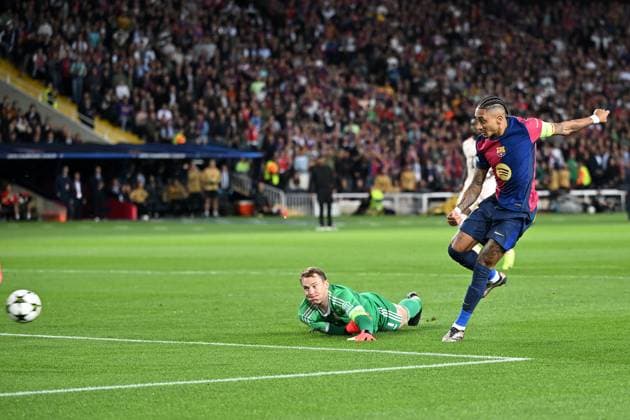 Barcelona, Estadi Olimpic Lluis Companys, 23 10 24, GER, Herren, UEFA Champions League, Saison 2024 2025, FC Barcelona FC Bayern Muenchen Bild RAPINHA Barcelona macht das Tor zum 1 0 Only for editorial use UEFA regulations prohibit any use of photographs as image sequences and or quasi video Catalonia Spain