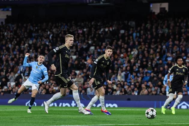 UEFA Champions League, League Stage Manchester City v Sparta Prague Phil Foden of Manchester City scores a goal to make it 1-0 during the UEFA Champions League, League Stage Manchester City v Sparta Prague at Etihad Stadium, Manchester, United Kingdom, 23rd October 2024 (Photo by Mark Cosgrove News Images) Manchester Etihad Stadium Manchester United, ManU Kingdom Copyright: xMarkxCosgrove NewsxImagesx