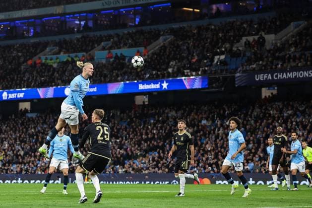 UEFA Champions League, League Stage Manchester City v Sparta Prague Erling Haaland of Manchester City has a headed shot at goal during the UEFA Champions League, League Stage Manchester City v Sparta Prague at Etihad Stadium, Manchester, United Kingdom, 23rd October 2024 (Photo by Mark Cosgrove News Images) Manchester Etihad Stadium Manchester United, ManU Kingdom Copyright: xMarkxCosgrove NewsxImagesx