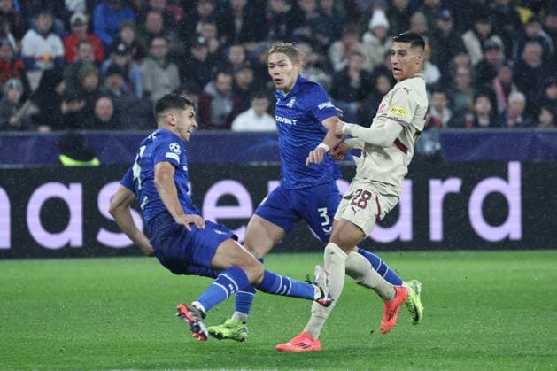 SOCCER - UEFA CL, RBS vs Zagreb SALZBURG,AUSTRIA,23.OCT.24 - SOCCER - UEFA Champions League, Red Bull Salzburg vs GNK Dinamo Zagreb. Image shows Raul Torrente, Takuya Ogiwara (Zagreb) and Adam Daghim (RBS).  GEPAxpictures xDavidxGeieregger