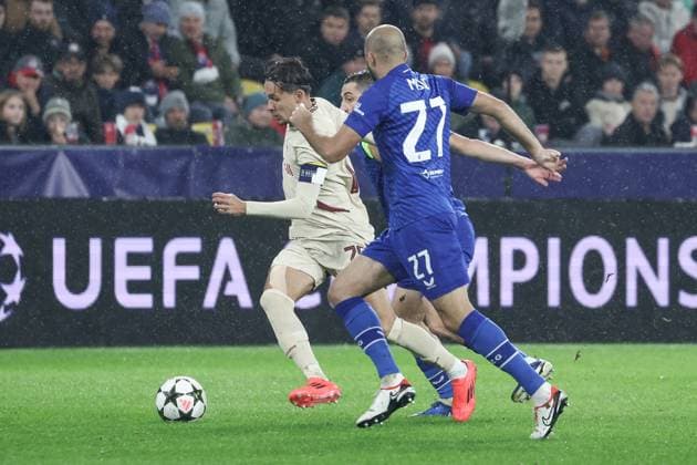 SOCCER - UEFA CL, RBS vs Zagreb SALZBURG,AUSTRIA,23.OCT.24 - SOCCER - UEFA Champions League, Red Bull Salzburg vs GNK Dinamo Zagreb. Image shows Amar Dedic (RBS) and Josip Misic (Zagreb).  GEPAxpictures xDavidxGeieregger