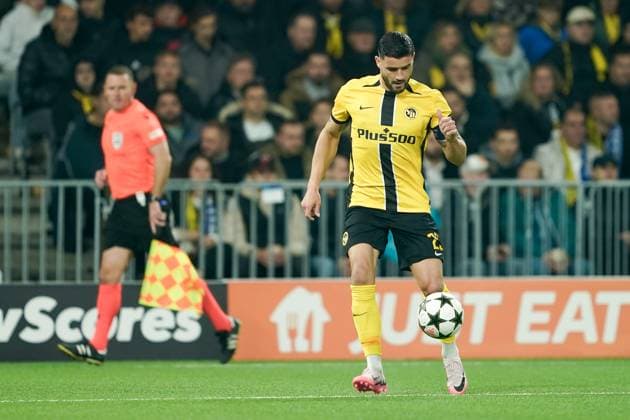 Bern, Switzerland, October 23rd 2024: Loris Benito (23 Young Boys) controls the ball during the UEFA Champions League football match between BSC Young Boys and FC Internazionale at Wankdorf Stadion in Bern, Switzerland. (Daniela Porcelli SPP) Copyright: xDanielaxPorcellix xSPPx spp-en-DaPoSp-20241023-_DP17572
