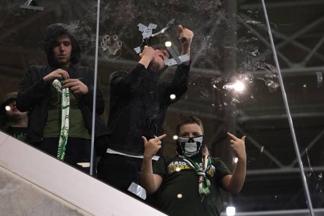 Bergamo, Italy, 23rd October 2024. Celtic fans salute their Atalanta counterparts following the final whistle of the UEFA Champions League match at Stadio di Bergamo, Bergamo. Picture credit should read: Jonathan Moscrop Sportimage EDITORIAL USE ONLY. No use with unauthorised audio, video, data, fixture lists, club league logos or live services. Online in-match use limited to 120 images, no video emulation. No use in betting, games or single club league player publications. SPI-3389-0023