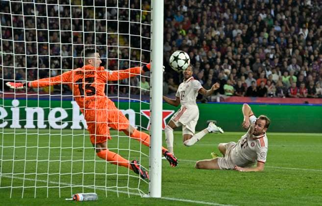 23 10 2024, Football UEFA Champions League 2024 2025, Matchday 3, FC Barcelona FC Bayern Munich, at Estadi Olimpic Lluis Companys Barcelona Harry Kane FC Bayern Munich scores to make it 1 1 against Inaki Pena FC Barcelona DFL and DFB regulations prohibit any use of photographs as image sequences and or quasi video