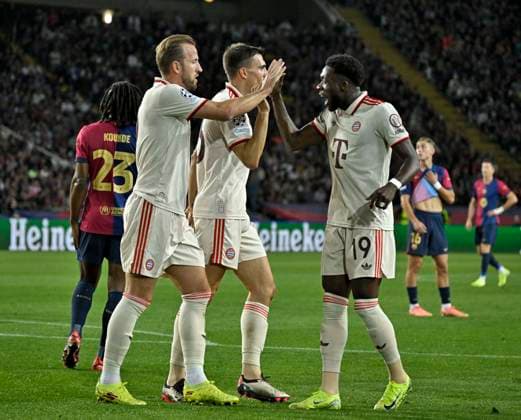 23 10 2024, Football UEFA Champions League 2024 2025, Matchday 3, FC Barcelona FC Bayern Munich, at Estadi Olimpic Lluis Companys Barcelona v l Harry Kane FC Bayern Munich , Joao Palhinha FC Bayern Munich and Alphonso Davies FC Bayern Munich cheer DFL and DFB regulations prohibit any use of photographs as image sequences and or quasi video