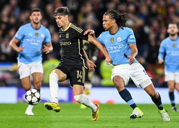 Manchester City v AC Sparta Prague UEFA Champions League Veljko Birmancevic of Sparta Prague and Nathan Ake of Manchester City during the UEFA Champions League match at the Etihad Stadium, Manchester UK Newspapers OUT Copyright: xKarlxVallantinex FIL-20817-0029