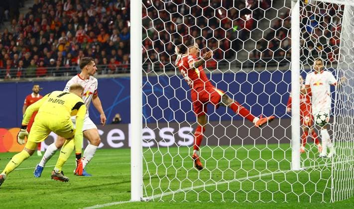 Darwin Nunez of Liverpool scores a goal to make the score 0-1 RB Leipzig v Liverpool, UEFA Champions League, Group Stage, Football, Red Bull Arena, Leipzig, Germany, 23 Oct 2024 EDITORIAL USE ONLY No use with unauthorised audio, video, data, fixture lists, club league logos or live services. Online in-match use limited to 120 images, no video emulation. No use in betting, games or single club league player publications.  Copyright: xKieranxMcManus Shutterstockx 14801646w