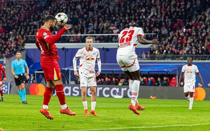 Football - UEFA Champions League - League Phase - RB Leipzig v Liverpool FC LEIPZIG, GERMANY - Wednesday, October 23, 2024: Liverpool s Mohamed Salah scores the opening goal with a header during the UEFA Champions League Match Day 3 game between RB Leipzig and Liverpool FC at the Red Bull Arena. (Photo by David Rawcliffe Propaganda) LEIPZIG Red Bull Arena SAXONY GERMANY  Copyright: xDavidxRawcliffex P2024-10-23-Leipzig_Liverpool-15