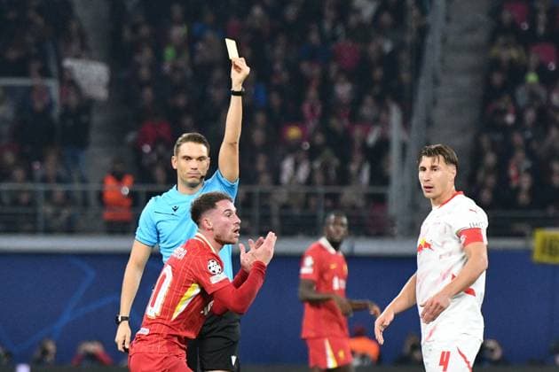 Yellow card for Alexis Mac Allister Liverpool FC, 10 GER, RB Leipzig vs Liverpool FC, football, UEFA Champions League, 2024 2025 season, Matchday 3, 23 10 2024 DFL REGULATIONS PROHIBIT ANY USE OF PHOTOGRAPHS AS IMAGE SEQUENCES AND OR QUASI VIDEO GER, RB Leipzig vs Liverpool FC, football, UEFA Champions League, 2024 2025 season, Matchday 3, 23 10 2024 Leipzig Copyright: xEibner-Pressefoto RyanxSleimanx EP_RSN