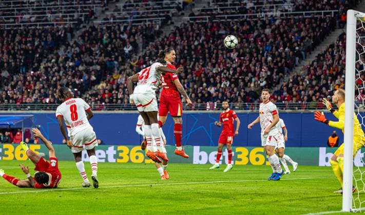 Football - UEFA Champions League - League Phase - RB Leipzig v Liverpool FC LEIPZIG, GERMANY - Wednesday, October 23, 2024: Liverpool s Darwin Nunez sees his header saved by RB Leipzig s goalkeeper PÃ ter Gulacsi during the UEFA Champions League Match Day 3 game between RB Leipzig and Liverpool FC at the Red Bull Arena. (Photo by David Rawcliffe Propaganda) LEIPZIG Red Bull Arena SAXONY GERMANY  Copyright: xDavidxRawcliffex P2024-10-23-Leipzig_Liverpool-24