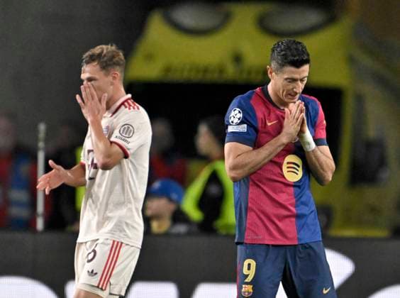 23 10 2024, Football UEFA Champions League 2024 2025, Matchday 3, FC Barcelona FC Bayern Munich, at Estadi Olimpic Lluis Companys Barcelona Robert Lewandowski re, FC Barcelona prays Joshua Kimmich FC Bayern Munich DFL and DFB regulations prohibit any use of photographs as image sequences and or quasi video