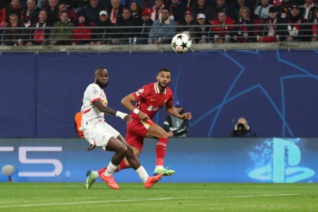 UEFA Champions League RB Leipzig vs Liverpool FC, 23 10 24 Cody Gakpo 18, Liverpool FC crosses in front of Lutsharel Geertruida 3, RB Leipzig football, UEFA Champions League, 2024 2025 season RB Leipzig vs Liverpool FC on 23 10 24 at Red Bull Arena, Leipzig Copyright: xBEAUTIFULxSPORTS JanxKaeferx