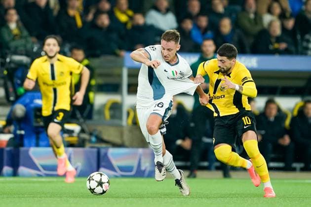 Bern, Switzerland, October 23rd 2024: Davide Frattesi (16 Inter) and Kastriot Imeri (10 Young Boys) battle for the ball (duel) during the UEFA Champions League football match between BSC Young Boys and FC Internazionale at Wankdorf Stadion in Bern, Switzerland. (Daniela Porcelli SPP) Copyright: xDanielaxPorcellix xSPPx spp-en-DaPoSp-20241023-_DP17686