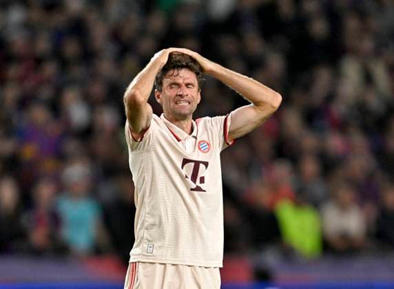 23 10 2024, Football UEFA Champions League 2024 2025, Matchday 3, FC Barcelona FC Bayern Munich, at Estadi Olimpic Lluis Companys Barcelona Thomas Müller FC Bayern Munich is annoyed DFL and DFB regulations prohibit any use of photographs as image sequences and or quasi video