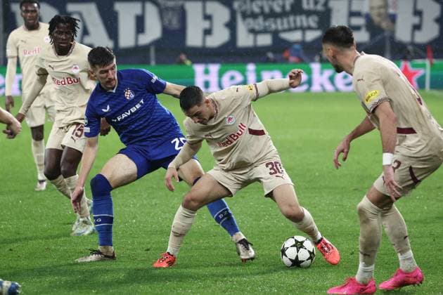 SOCCER - UEFA CL, RBS vs Zagreb SALZBURG,AUSTRIA,23.OCT.24 - SOCCER - UEFA Champions League, Red Bull Salzburg vs GNK Dinamo Zagreb. Image shows Petar Sucic (Zagreb) and Oscar Gloukh (RBS).  GEPAxpictures xDavidxGeieregger