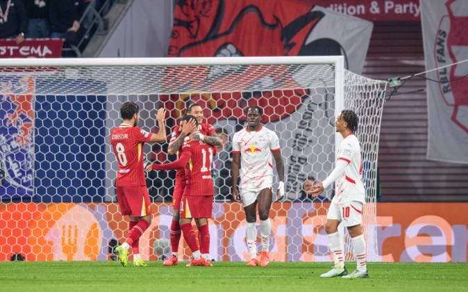Football, Men, Season 2024 2025, Champions League League Phase, Matchday 3 , RB Leipzig FC Liverpool, f l Dominik Szoboszlai Liverpool FC , Mohamed Salah Liverpool FC , Darwin Nunez Liverpool FC , Cheering after scoring 1 0, Castello Lukeba RB Leipzig , Xavi Simons RB Leipzig , 23 10 2024, Copyright: xSebastianxRäppold MatthiasxKochx
