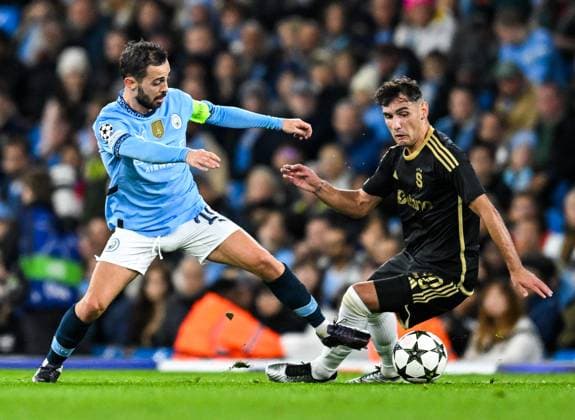 Manchester City v AC Sparta Prague UEFA Champions League Bernardo Silva of Manchester City and Qazim Laci of Sparta Prague during the UEFA Champions League match at the Etihad Stadium, Manchester UK Newspapers OUT Copyright: xKarlxVallantinex FIL-20817-0031