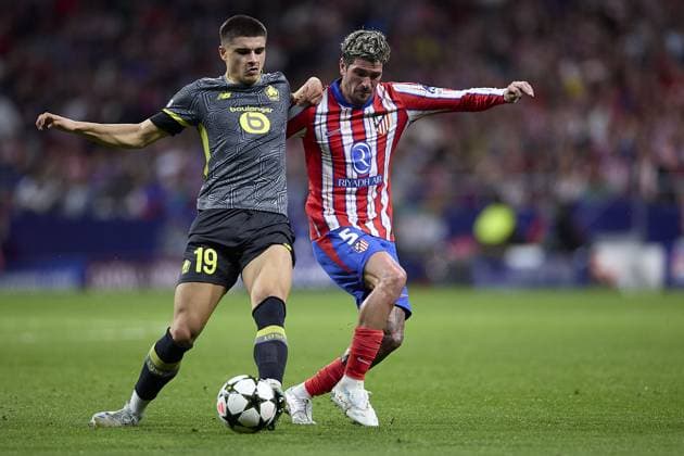 Matias Fernandez-Pardo of Lille OSC competes for the ball with Rodrigo De Paul of Atletico de Madrid during the UEFA Champions League match between Atletico de Madrid v LSCO Lille at Riyadh Air Metropolitano Stadium on October 23, 2024 in Madrid (Photo by: LGM) FOOTBALL : Atletico de Madrid vs LSCO Lille - UEFA Ligue des Champions - 23 10 2024 LGM Panoramic 