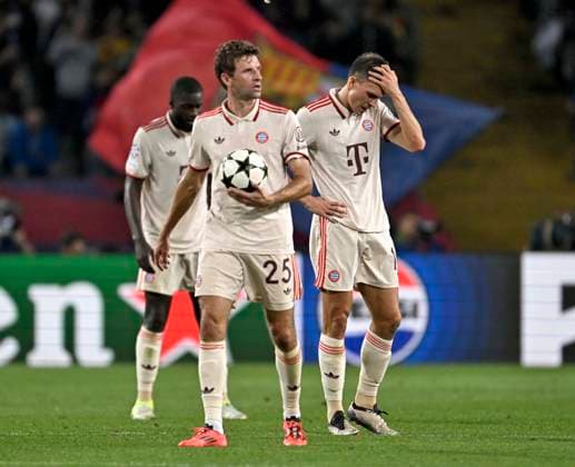 23 10 2024, Football UEFA Champions League 2024 2025, Matchday 3, FC Barcelona FC Bayern Munich, at Estadi Olimpic Lluis Companys Barcelona v l Dayot Upamecano FC Bayern Munich , Thomas Müller FC Bayern Munich and Joao Palhinha FC Bayern Munich are frustrated, DFL and DFB regulations prohibit any use of photographs as image sequences and or quasi video