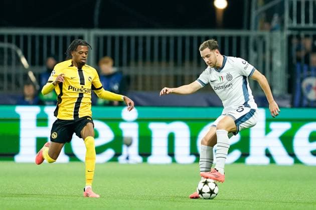 Bern, Switzerland, October 23rd 2024: Carlos Augusto (30 Inter) controls the ballduring the UEFA Champions League football match between BSC Young Boys and FC Internazionale at Wankdorf Stadion in Bern, Switzerland. (Daniela Porcelli SPP) Copyright: xDanielaxPorcellix xSPPx spp-en-DaPoSp-20241023-_DP17666