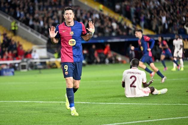 Barcelona, Estadi Olimpic Lluis Companys, 23 10 24, GER, Men, UEFA Champions League, Season 2024 2025, FC Barcelona FC Bayern Muenchen Picture Robert LEWANDOWSKI Barcelona cheers after his goal to 2 1 Only for editorial use UEFA regulations prohibit any use of photographs as image sequences and or quasi video Catalonia Spain