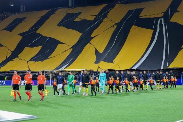 Teams take to the field , Football, UEFA Champions League, Matchday 3, 2024 2025, Young Boys Bern vs Inter Milan, 23 10 2024, Stadion Wankdorf, Bern, Switzerland Bern Stadion Wankdorf Canton Bern Switzerland Copyright: xGrantxHubbsx