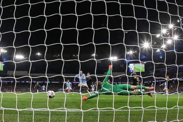 UEFA Champions League, League Stage Manchester City v Sparta Prague Phil Foden of Manchester City scores to make it 1-0 during the UEFA Champions League, League Stage Manchester City v Sparta Prague at Etihad Stadium, Manchester, United Kingdom, 23rd October 2024 (Photo by Mark Cosgrove News Images) Manchester Etihad Stadium Manchester United, ManU Kingdom Copyright: xMarkxCosgrove NewsxImagesx