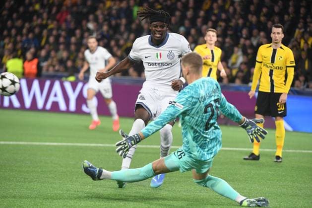 23 10 2024, Bern, Stadion Wankdorf, Uefa Champions League BSC Young Boys Inter Milan, 31 Yann Bisseck Milan against 26 David von Ballmoos Young Boys Bern Stadion Wankdorf Bern Switzerland Copyright: xJustPictures.ch ManuelxWinterbergerx jp-de-MaWi-MWI_2748A