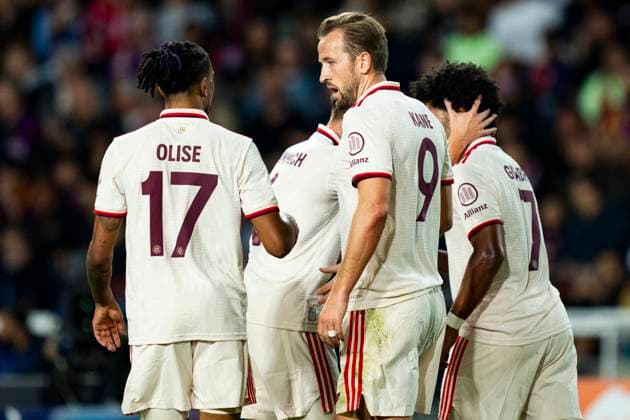 23 10 2024, xslx, Football UEFA Champions League, FC Barcelona FC Bayern Munich emspor, v l Harry Kane FC Bayern Muenchen cheers with his teammates after scoring the 1 1 DFL DFB REGULATIONS PROHIBIT ANY USE OF PHOTOGRAPHS as IMAGE SEQUENCES and or QUASI VIDEO Barcelona
