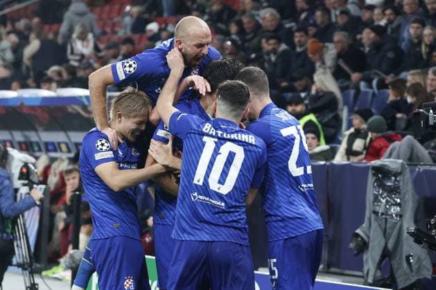 SOCCER - UEFA CL, RBS vs Zagreb SALZBURG,AUSTRIA,23.OCT.24 - SOCCER - UEFA Champions League, Red Bull Salzburg vs GNK Dinamo Zagreb. Image shows the rejoicing of scorer Sandro Kulenovic (Zagreb) with his teammates.  GEPAxpictures xDavidxGeieregger