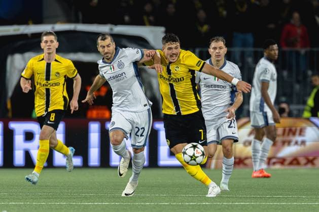 Bern, Switzerland, October 23st 2024: A duel between Filip Ugrinic (7 YB) and Henrikh Mikitaryan (22 Inter) during the UEFA Champions League football match between BSC Young Boys and FC Internazionale at Stadion Wankdorf in Bern, Switzerland. Philipp Kresnik (Philipp Kresnik Kresnikphotographie SPP) Copyright: xPhilippxKresnikx xKresnikphotographiex xSPPx spp-en-PhKrKrSp-_KRE4521-Verbessert-RR