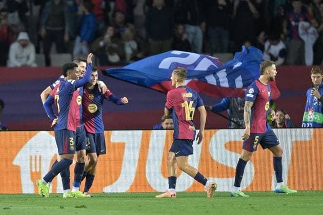 the team celebrates Robert Lewandowski 9 FC Barcelonas goal to make it 2 1, FC Barcelona vs FC Bayern Muenchen, Champions League, Football, Matchday 3, 23 10 2024 Barcelona Catalonia Spain Copyright: xkolbert-press FelipexMondinox